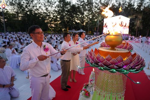 ภาพ No.292086:วันที่ 10 มกราคม พ.ศ. 2569 พิธีจุดประทีปถวายเป็นพุทธบูชา และบูชาธรรมมหาปูชนียาจารย์  ณ อนุสรณ์สถานคลองบางนางแท่น อ.สามพราน จ.นครปฐม ในโครงการธรรมยาตรา กตัญญูบูชา มหาปูชนียาจารย์ พระมงคลเทพมุนี(สด จนฺทสโร) พระผู้ปราบมาร อนุสรณ์สถาน 7 แห่ง ปีที่ 14