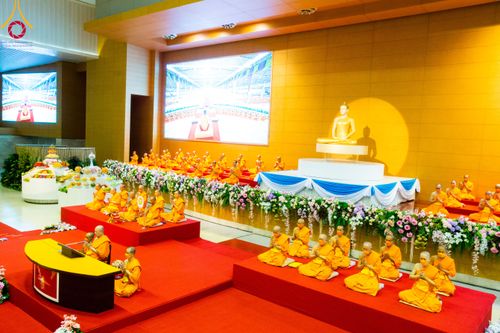 ภาพ No.92375:พิธีทอดกฐินธรรมชัยเพื่อสร้างอาคาร 115 ปี คุณยายอาจารย์มหารัตนอุบาสิกาจันทร์ ขนนกยูง อาทิตย์ต้นเดือนที่ 5 พฤศจิกายน พ.ศ. 2566 ณ วัดพระธรรมกาย จ.ปทุมธานี