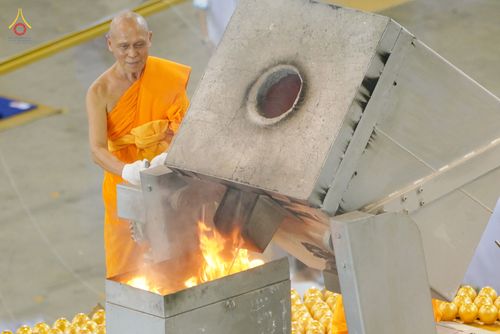 ภาพ No.81636:พิธีหล่อพระประธานเพื่อประดิษฐาน ณ ห้องแก้วสารพัดนึก 2 เนื่องในวันวิสาขบูชา วันเสาร์ที่ 3 มิถุนายน 2566 ณ วัดพระธรรมกาย จ.ปทุมธานี