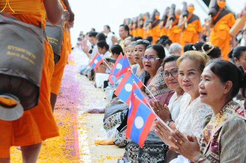 ภาพ No.105778:พิธีต้อนรับพระธรรมยาตรา ในโครงการธรรมยาตรากตัญญูบูชา มหาปูชนียาจารย์ พระมงคลเทพมุนี(สด จนฺทสโร) พระผู้ปราบมาร อนุสรณ์สถาน 7 แห่ง ปีที่ 12 วันที่ 3 มกราคม พ.ศ. 2567 ณ อนุสรณ์สถานโลตัสแลนด์ จ.สุพรรณบุรี