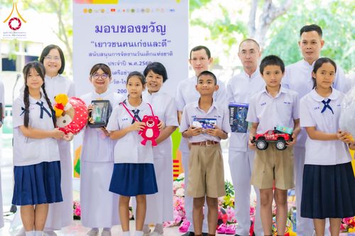 ภาพ No.291061:วันจันทร์ที่ 5 มกราคม พ.ศ. 2569  วัดพระธรรมกาย มูลนิธิธรรมกาย  จัดพิธีมอบของขวัญสนับสนุนการจัดกิจกรรมงานวันเด็กแห่งชาติ ประจำปี พ.ศ. 2569 ให้แก่องค์กรภาคีเครือข่ายกว่า 200 องค์กร ณ วัดพระธรรมกาย อ.คลองหลวง จ.ปทุมธานี