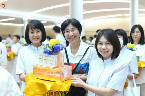 ภาพ No.343687:วันที่ 16 สิงหาคม พ.ศ.2569 พิธีถวายคิลานเภสัช และอุปกรณ์ทางการแพทย์ ณ ห้องแก้วสารพัดนึก2 วัดพระธรรมกาย