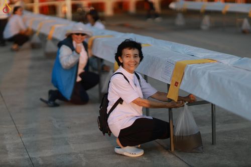 ภาพ No.320463:วันที่ 9 เมษายน พ.ศ.2569 การเตรียมงาน มัดถุงน้ำ ถ่วงขาโต๊ะไทยธรรม เพื่องานถวายมหาสังฆทาน 40,000 กว่าวัดทั่วประเทศ วันคุ้มครองโลก 22 เมษายน พ.ศ.2569 วัดพระธรรมกาย