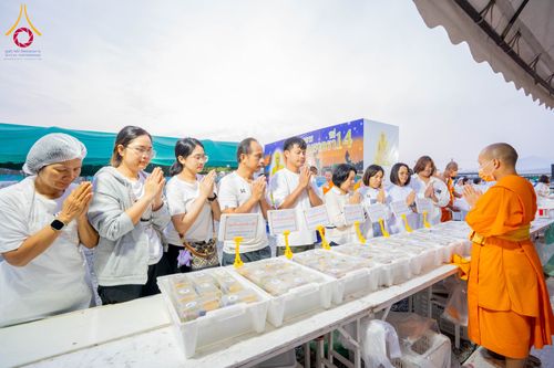 ภาพ No.300180:วันที่ 22 มกราคม พ.ศ. 2569 พิธีถวายภัตตาหารเป็นสังฆทาน แด่พระธรรมยาตรา ณ อนุสรณ์สถานบางปลา วัดบางปลา อำเภอบางเลน จังหวัดนครปฐม ในโครงการธรรมยาตรา กตัญญูบูชา มหาปูชนียาจารย์ พระมงคลเทพมุนี(สด จนฺทสโร) พระผู้ปราบมาร อนุสรณ์สถาน 7 แห่ง ปีที่ 14