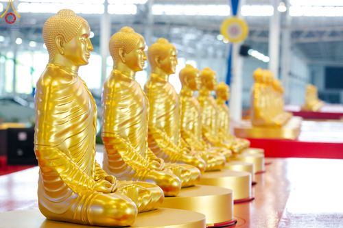 ภาพ No.78909:พิธีตักบาตร ข้าวสารอาหารแห้ง พิธีบูชาข้าวพระ ในวันอาทิตย์ต้นเดือนที่ 2 เมษายน พ.ศ. 2566