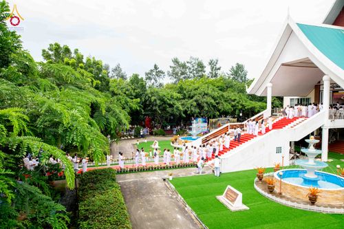 ภาพ No.346555:วันอาทิตย์ที่ 30 สิงหาคม พ.ศ.2569 พิธีทอดผ้าป่า สวดธรรมจักรกัปปวัตนสูตรกลั่นแผ่นดินโปรยรัตนชาติ  สถาปนาองค์พระเจดีย์เพื่อสร้างสันติภาพโลก  ณ ศูนย์ปฏิบัติธรรมพนมสารคาม (เพชรตะวัน) จังหวัดฉะเชิงเทรา