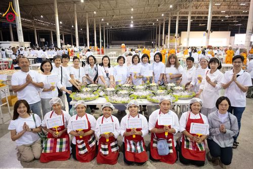 ภาพ No.287260:วันที่ 3 มกราคม พ.ศ.2569 พิธีถวายภัตตาหารเป็นสังฆทาน แด่พระธรรมยาตรา ณ วัดพระธรรมกาย  จังหวัดปทุมธานี ในโครงการธรรมยาตรา กตัญญูบูชา มหาปูชนียาจารย์ พระมงคลเทพมุนี(สด จนฺทสโร) พระผู้ปราบมาร อนุสรณ์สถาน 7 แห่ง ปีที่ 14