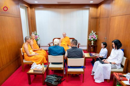 ภาพ No.313147:วันที่ 4 มีนาคม พ.ศ. 2559 หลวงพ่อทัตตชีโว รองเจ้าอาวาสวัดพระธรรมกาย ได้เมตตาถวายการต้อนรับปฏิสันถารพระอาคันตุกะจาก 19 ประเทศ ที่เดินทางมาร่วมงานวันมาฆบูชา ณ วัดพระธรรมกาย