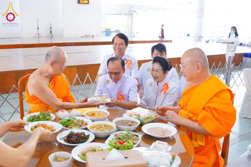 ภาพ No.320693:วันที่ 11 เมษายน พ.ศ.2569 พิธีถวายภัตตาหารเมนูสวรรค์ เพื่อการบรรลุธรรม ณ หอฉันคุณยายอาจารย์ฯ วัดพระธรรมกาย