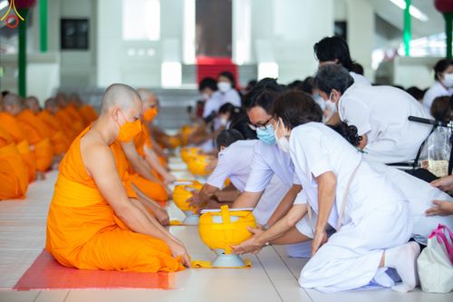 ภาพ No.82734:พิธีเวียนประทักษิณ, พิธีวันทาเจดีย์ ณ มหาธรรมกายเจดีย์  พิธีบรรพชาหมู่พระพี่เลี้ยงเข้าพรรษา, ธรรมทายาทอุดมศึกษา รุ่นที่ 50(ภาคฤดูฝน) และธรรมทายาทพุทธศาสตร์สากล รุ่นที่ 7 (ภาคฤดูฝน) วันเสาร์ที่ 17 มิถุนายน พ.ศ. 2566 ณ  โบสถ์พระไตรปิฎก วัดพระธรรมกาย จ.ปทุม