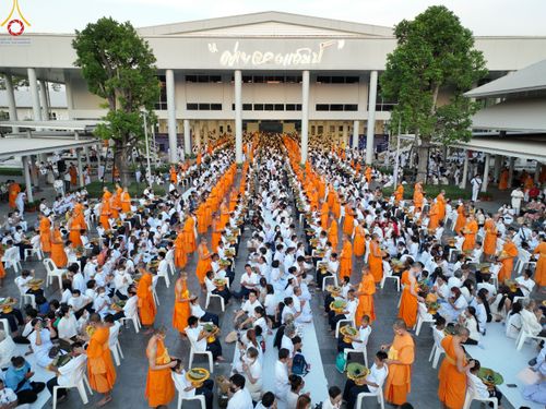 ภาพ No.78502:พิธีตัดปอยผม โครงการหน่อแก้วเปรียญธรรมรุ่นที่ 11  วันที่ 26 มีนาคม พ.ศ.2566  ณ หมู่กุฏิสามเณร อาคารค่ายจองแชมป์ วัดพระธรรมกาย