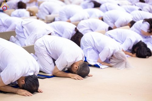 ภาพ No.177716:พิธีตักบาตรและพิธีบูชาข้าวพระ ในวันอาทิตย์ต้นเดือนที่ 1 ธันวาคม พ.ศ. 2567 ณ สภาธรรมกายสากล วัดพระธรรมกาย