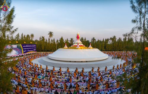 ภาพ No.108001:พิธีต้อนรับพระธรรมยาตรา ในโครงการธรรมยาตรากตัญญูบูชา มหาปูชนียาจารย์ พระมงคลเทพมุนี(สด จนฺทสโร) พระผู้ปราบมาร อนุสรณ์สถาน 7 แห่ง ปีที่ 12 วันที่ 7 มกราคม พ.ศ. 2567 ณ อนุสรณ์สถานคลองบางนางแท่น  อ.สามพราน จ.นครปฐม