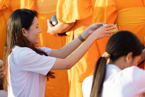 ภาพ No.187875:พิธีตักบาตรฉลองพระใหม่ ต้อนรับพุทธศักราช 2568 ณ ลานธรรมพระมหาธรรมกายเจดีย์ วัดพระธรรมกาย จ.ปทุมธานี วันที่ 1 มกราคม พ.ศ. 2568