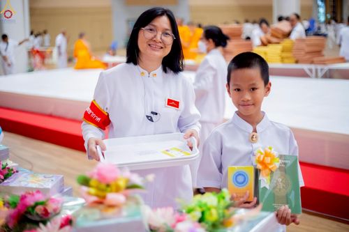 ภาพ No.225486:วันอาทิตย์ที่ 18 พฤษภาคม พ.ศ. 2568 พิธีร่วมบุญการศึกษา พระภิกษุ สามเณร ณ ห้องแก้วสารพัดนึก 2 วัดพระธรรมกาย