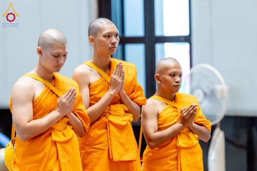 ภาพ No.256325:วันที่ 4 ตุลาคม พ.ศ. 2568 พิธีบรรพชาอุปสมบท  โครงการอุปสมบทหมู่บูชาธรรม 141 ปี  พระมงคลเทพมุนี (สด จนฺทสโร) ณ โบสถ์พระไตรปิฏก วัดพระธรรมกาย จ.ปทุมธานี