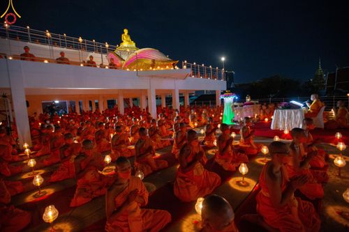 ภาพ No.119303:พิธีจุดประทีปถวายเป็นพุทธบูชา และบูชาธรรมมหาปูชนียาจารย์ พระมงคลเทพมุนี(สด จนฺทสโร) ในโครงการธรรมยาตราฯ วันที่ 26 มกราคม พ.ศ. 2567 ณ อาคารธรรมยาตรา กตัญญูบูชามหาปูชนียาจารย์ ตรงข้ามวัดปากน้ำภาษีเจริญ จ.กรุงเทพมหานคร