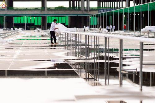 ภาพ No.225196:วันที่ 20 - 27 เมษายน พ.ศ. 2568 "ภาพแห่งความปลื้มที่ไม่มีวันจบ" คณะสงฆ์สามเณร เจ้าหน้าที่ และสาธุชน ร่วมแรงร่วมใจกันเตรียมงานและเก็บงาน เพื่อวันคุ้มครองโลก พิธีถวายมหาสังฆทานคณะสงฆ์ 40,000 กว่าวัดทั่วประเทศ