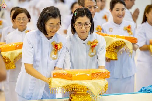 ภาพ No.251698:วันที่ 10 ตุลาคม พ.ศ. 2568 พิธีทอดผ้าป่าสมทบกฐินวัดพระธรรมกาย และสมทบกฐิน 30,000 กว่าวัดทั่วประเทศ ครั้งที่ 3 ณ สภาธรรมกายสากล วัดพระธรรมกาย