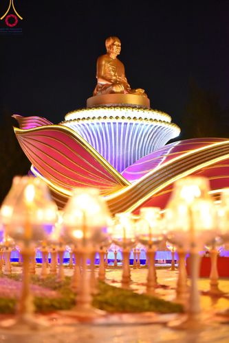 ภาพ No.109714:พิธีจุดประทีปถวายเป็นพุทธบูชา และบูชาธรรมมหาปูชนียาจารย์ วันที่ 10 มกราคม พ.ศ. 2567 ณ อนุสรณ์สถานคลองบางนางแท่น อ.สามพราน จ.นครปฐม