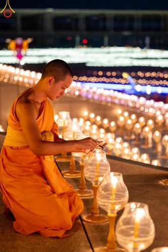 ภาพ No.160722:พิธีจุดประทีป 20,000 ดวง บูชาพระมหาธรรมกายเจดีย์ และบูชาพระมงคลเทพมุนี (สด จนฺทสโร) พระผู้ปราบมาร ณ ลานธรรม พระมหาธรรมกายเจดีย์ วัดพระธรรมกาย จ.ปทุมธานี วันที่ 10 ตุลาคม พ.ศ. 2567