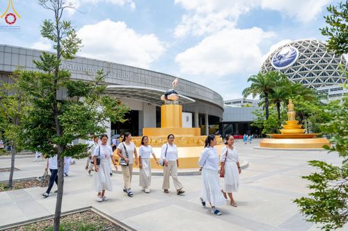 ภาพ No.143321:พิธีถวายภัตตาหารเพื่อเป็นกำลังแห่งการเข้าถึงธรรม ของพระภิกษุสามเณร วัดพระธรรมกาย วันเสาร์ที่ 6 กรกฏาคม พ.ศ. 2567 ณ หอฉันคุณยายอาจารย์ วัดพระธรรมกาย จ.ปทุมธานี