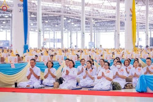 ภาพ No.60457:การต้อนรับพระสังฆาธิการ 10,000 กว่าวัดทั่วประเทศ พิธีมอบปัจจัยช่วยเหลือครู 4 จังหวัดชายแดนภาคใต้ พิธีปฏิบัติธรรม ในวันคุ้มครองโลก วันจันทร์ที่ 22 เมษายน พ.ศ.2567 ณ วัดพระธรรมกาย จ.ปทุมธานี