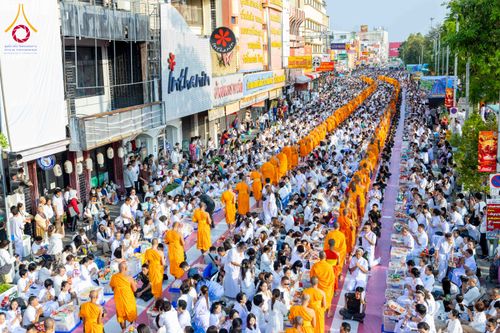 ภาพ No.312846:วันอาทิตย์ที่ 8 มีนาคม พ.ศ.2569 ทำบุญเมืองนครราชสีมา 558 ปี ตักบาตรพระ 10,000 รูป (ภาพชุดที่ 2)