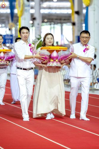 ภาพ No.240834:วันพุธที่ 27 สิงหาคม พ.ศ. 2568 พิธีทอดผ้าป่าเพื่อสร้างอาคาร  82 ปี หลวงพ่อธัมมชโย สมทบกฐินวัดพระธรรมกาย และกฐิน 30,000 วัดทั่วประเทศ ครั้งที่ 1