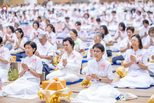 ภาพ No.153336:พิธีมุทิตาสักการะ พระภิกษุ-สามเณร ผู้สอบไล่ได้เปรียญธรรม ประโยค 1-2 ถึงประโยค ป.ธ.9 และบาลีศึกษา ประโยค1-2 ถึง บ.ศ.9 , พิธีมอบดวงแก้วสามเณรผู้ทรงบาลีไวยากรณ์ วัดพระธรรมกาย และ ศูนย์ส่งเสริมศีลธรรมในประเทศและต่างประเทศ วันอาทิตย์ที่ 8 กันยายน พ.ศ.2567