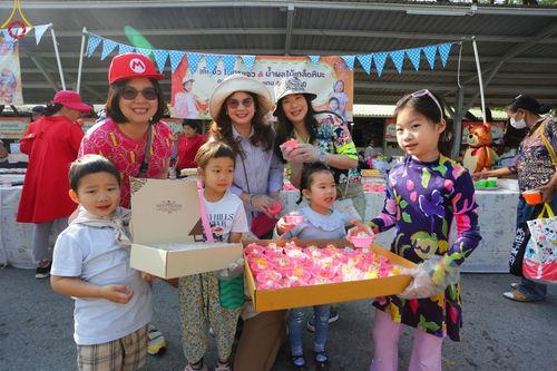ภาพ No.194005:วัดพระธรรมกาย จัดงานวันเด็กแห่งชาติ ประจำปี พ.ศ.2568 ออกร้านอาหาร 200 ร้าน มอบของขวัญหลายหมื่นชิ้น วันที่ 12 มกราคม พ.ศ. 2568 วัดพระธรรมกาย อ.คลองหลวง จ.ปทุมธานี