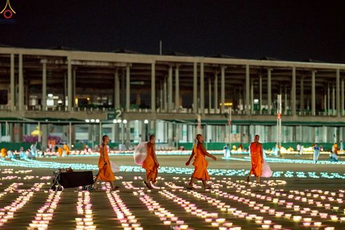 ภาพ No.241118:วันพุธที่ 27 สิงหาคม พ.ศ. 2568 พิธีจุดประทีป ในวันธรรมชัย ณ วัดพระธรรมกาย