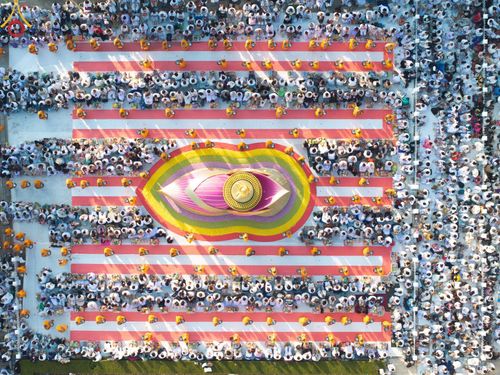 ภาพ No.197778:พิธีตักบาตรพระธรรมยาตรา ณ อนุสรณ์สถานลำดับที่ 4 สถานที่เกิดด้วยกายธรรม วัดโบสถ์(บน) ต.บางคูเวียง จ.นนทบุรี ในโครงการธรรมยาตรา กตัญญูบูชา มหาปูชนียาจารย์ พระมงคลเทพมุนี(สด จนฺทสโร) พระผู้ปราบมาร อนุสรณ์สถาน 7 แห่ง ปีที่ 13 วันที่ 19 มกราคม พ.ศ. 2568