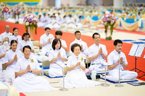 ภาพ No.185392:พิธีถวายมหาสังฆทาน 1,000 วัด ในวาระอายุวัฒนมงคล 84 ปี หลวงพ่อทัตตชีโว วันอาทิตย์ที่ 22 ธันวาคม พ.ศ. 2567 ณ สภาธรรมกายสากล วัดพระธรรมกาย