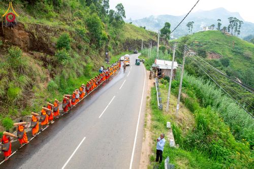 ภาพ No.226390:วันที่ 7-10 พฤษภาคม พ.ศ. 2568 โครงการเดินธรรมยาตรา สยาม-ลังกา ธรรมยาตรา ฉลองเทศกาลวิสาขบูชาแห่งชาติ ศรีลังกา บูชาธรรม 81 ปี หลวงพ่อธัมมชโย เมืองนูวราอิลิยา ประเทศศรีลังกา