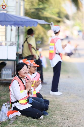 ภาพ No.198862:V.50 สารพัดV สารพัดดี ที่ธรรมยาตรา ในโครงการธรรมยาตรา กตัญญูบูชา มหาปูชนียาจารย์ พระมงคลเทพมุนี(สด จนฺทสโร) พระผู้ปราบมาร อนุสรณ์สถาน 7 แห่ง ปีที่ 13 ระหว่างวันที่ 2-31 มกราคม พ.ศ. 2568