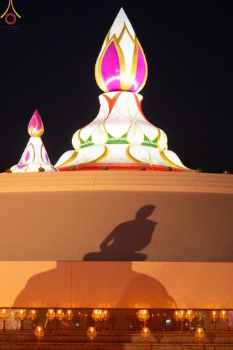 ภาพ No.192776:พิธีจุดประทีปถวายเป็นพุทธบูชา และบูชาธรรมมหาปูชนียาจารย์ ณ อนุสรณ์สถานคลองบางนางแท่น อ.สามพราน จ.นครปฐม ในโครงการธรรมยาตรา กตัญญูบูชา มหาปูชนียาจารย์ พระมงคลเทพมุนี(สด จนฺทสโร) พระผู้ปราบมาร อนุสรณ์สถาน 7 แห่ง ปีที่ 13 วันที่ 10 มกราคม พ.ศ. 2568