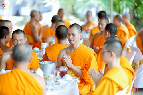 ภาพ No.249323:วันที่ 20 กันยายน พ.ศ. 2568 พิธีประดิษฐานรูปหล่อหลวงปู่วัดปากน้ำ ภาษีเจริญ ณ วิหารพระมงคลเทพมุนี (สด จนฺทสโร) ศูนย์ปฏิบัติธรรมภูเก็ต จ.ภูเก็ต