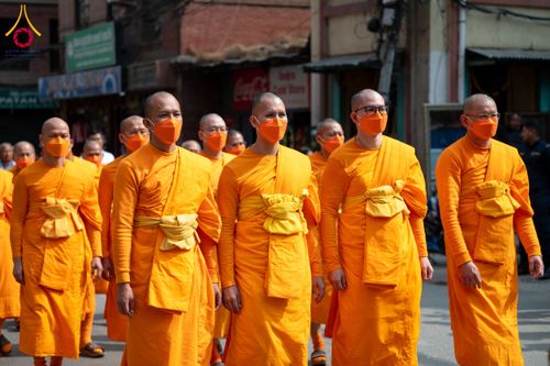 ภาพ No.129851:พิธีตัดปอยผมและแห่นาคธรรมทายาท ในโครงการบรรพชา 1,250 รูป ณ แดนประสูติ สวนลุมพินี ประเทศเนปาล วันที่ 2 มีนาคม พ.ศ. 2567