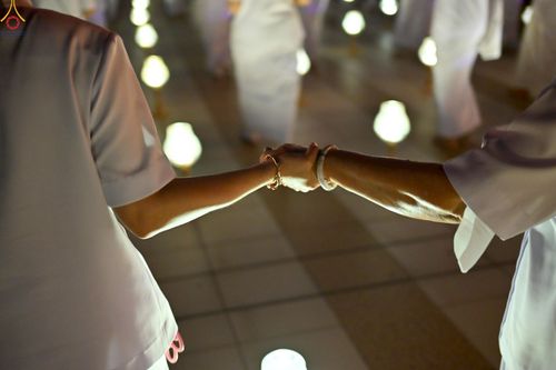 ภาพ No.224102:วันวิสาขบูชา วันอาทิตย์ที่ 11 พฤษภาคม พ.ศ. 2568 พิธีจุดวิสาขประทีป ,  พิธีเวียนประทักษิณรอบพระมหาธรรมกายเจดีย์ , พิธีฉลองชัยสวดมนต์บทธัมมจักกัปปวัตตนสูตร ครบ 7,357,000,000 จบ ณ มหารัตนวิหารคด วัดพระธรรมกาย