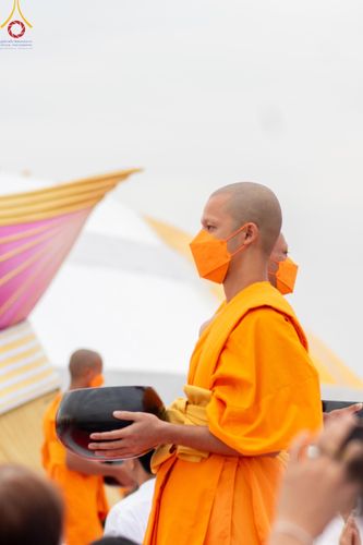 ภาพ No.118606:พิธีตักบาตรพระธรรมยาตรา ปีที่ 12 ณ อนุสรณ์สถานลำดับที่ 5 สถานที่เผยแผ่วิชชาธรรมกายครั้งแรก อนุสรณ์สถานบางปลา จ.นครปฐม วันที่ 25 มกราคม พ.ศ. 2567