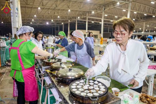 ภาพ No.302964:วันที่ 26 มกราคม พ.ศ. 2569 พิธีถวายภัตตาหารเป็นสังฆทาน แด่พระธรรมยาตรา ณ วัดพระธรรมกาย  จังหวัดปทุมธานี ในโครงการธรรมยาตรา กตัญญูบูชา มหาปูชนียาจารย์ พระมงคลเทพมุนี(สด จนฺทสโร) พระผู้ปราบมาร อนุสรณ์สถาน 7 แห่ง ปีที่ 14