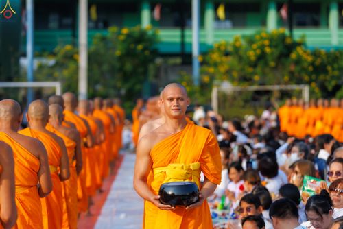 ภาพ No.297617:วันที่ 18 มกราคม พ.ศ. 2569 พิธีตักบาตรพระธรรมยาตรา ณ วัดโบสถ์บน ต.บางคูเวียง จ.นนทบุรี อนุสรณ์สถานลำดับที่ 4 สถานที่เกิดด้วยกายธรรม ในโครงการธรรมยาตรา กตัญญูบูชา มหาปูชนียาจารย์ พระมงคลเทพมุนี(สด จนฺทสโร) พระผู้ปราบมาร อนุสรณ์สถาน 7 แห่ง ปีที่ 14