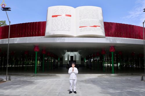 ภาพ No.345147:วันที่ 7 - 19 สิงหาคม พ.ศ.2569 ต้อนรับชาวต่างชาติเยี่ยมชมวัดพระธรรมกาย