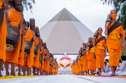 ภาพ No.69082:พิธีต้อนรับพระธรรมยาตรา ในโครงการธรรมยาตรากตัญญูบูชา มหาปูชนียาจารย์ พระมงคลเทพมุนี(สด จนฺทสโร) พระผู้ปราบมาร อนุสรณ์สถาน 7 แห่ง ปีที่ 11 วันที่ 3 มกราคม พ.ศ. 2566 ณ อนุสรณ์สถานมหาวิหารพระมงคลเทพมุนี จ.สุพรรณบุรี