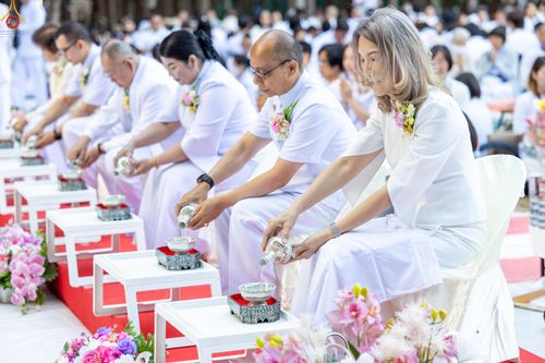 ภาพ No.289309:วันที่ 7 มกราคม พ.ศ. 2569 พิธีตักบาตรพระธรรมยาตรา ณ อนุสรณ์สถานลำดับที่ 1 สถานที่เกิดด้วยรูปกายเนื้อ อนุสรณ์สถานมหาวิหารพระมงคลเทพมุนี (โลตัสแลนด์) อ.สองพี่น้อง จ.สุพรรณบุรี ในโครงการธรรมยาตรา กตัญญูบูชา มหาปูชนียาจารย์ พระมงคลเทพมุนี(สด จนฺทสโร) พระผู้ป