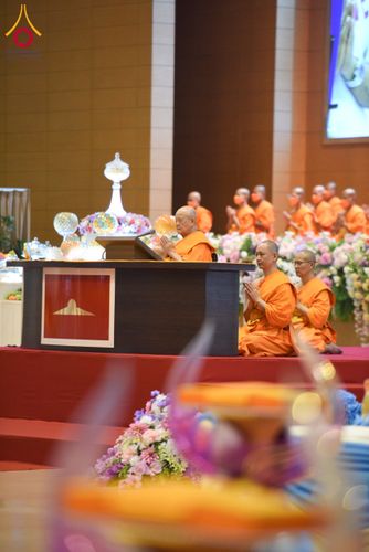 ภาพ No.134488:พิธีทอดผ้าป่าสมทบ มหาสังฆทาน 10,000 วัด ทั่วไทย วันอาทิตย์ต้นเดือนที่ 7 เมษายน พ.ศ.2567 ณ ห้องแก้วสารพัดนึก 1 สภาธรรมกายสากล  วัดพระธรรมกาย จ.ปทุมธานี