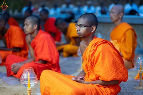 ภาพ No.141232:PhotoStory มหาศรัทธา ธรรมยาตราศรีลังกา EP.6 พิธีจุดวิสาขประทีป 6 วัด ถวายเป็น พุทธบูชา  โครงการสยาม-ลังกา ธรรมยาตรา  ฉลองเทศกาลวิสาขบูชาแห่งชาติ ศรีลังกา  บูชาธรรม 80 ปี หลวงพ่อธัมมชโย วันที่ 16 พฤษภาคม พ.ศ. 2567