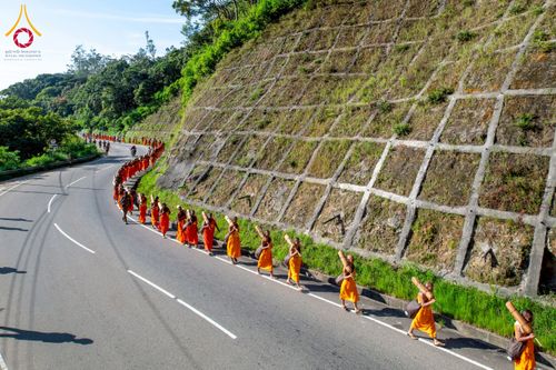 ภาพ No.226435:วันที่ 7-10 พฤษภาคม พ.ศ. 2568 โครงการเดินธรรมยาตรา สยาม-ลังกา ธรรมยาตรา ฉลองเทศกาลวิสาขบูชาแห่งชาติ ศรีลังกา บูชาธรรม 81 ปี หลวงพ่อธัมมชโย เมืองนูวราอิลิยา ประเทศศรีลังกา