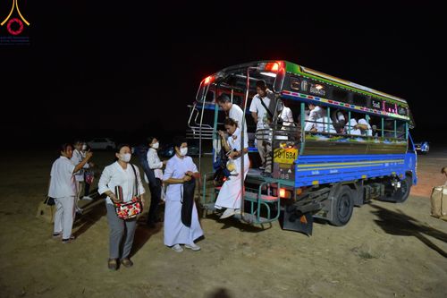 ภาพ No.109759:พิธีจุดประทีปถวายเป็นพุทธบูชา และบูชาธรรมมหาปูชนียาจารย์ วันที่ 10 มกราคม พ.ศ. 2567 ณ อนุสรณ์สถานคลองบางนางแท่น อ.สามพราน จ.นครปฐม